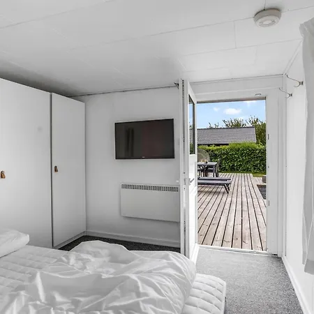 Adia - 500m From The Sea By Interhome Hejlsminde