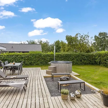 Adia - 500m From The Sea By Interhome Nyaraló Hejls